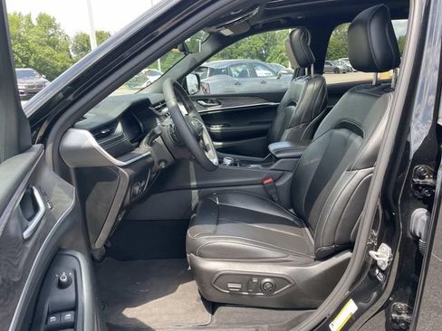 Used 2024 Jeep Grand Cherokee L Limited w/ Luxury Tech Group II AWD/4WD image 14