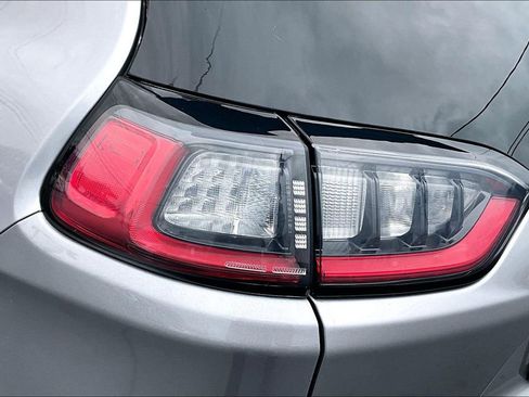 Used 2019 Jeep Cherokee Latitude w/ Popular Appearance Group image 30