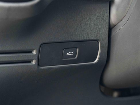 Used 2025 Volvo XC40 B5 Core AWD/4WD image 39