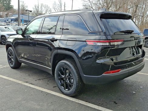 New 2026 Jeep Grand Cherokee Altitude image 4