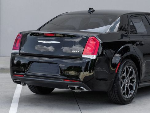 Used 2018 Chrysler 300 S AWD/4WD image 12