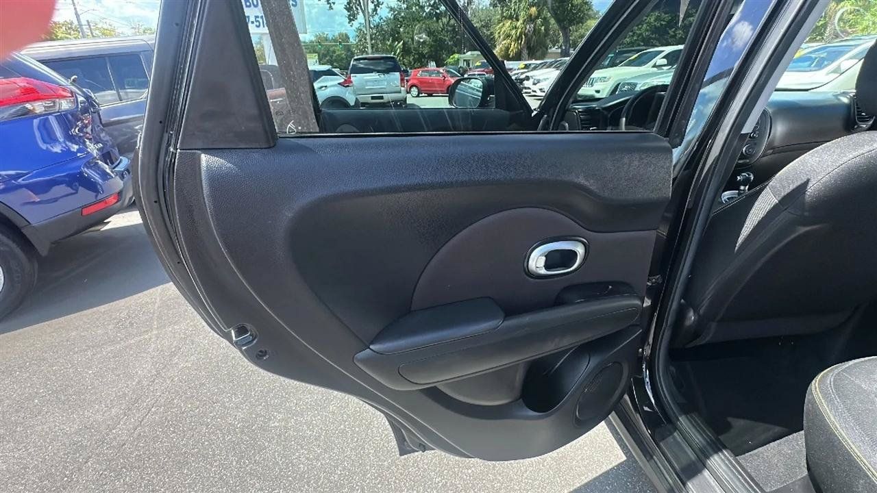 Used 2016 Kia Soul + FWD image 23