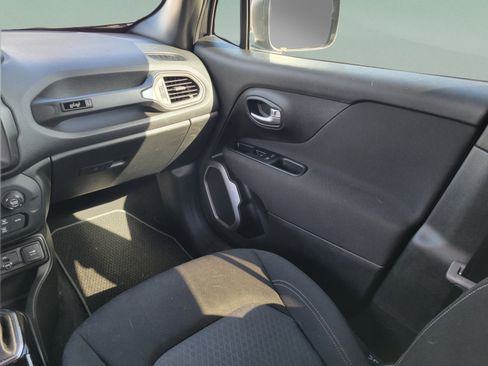 Used 2021 Jeep Renegade Latitude w/ Convenience Group FWD image 10