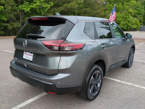 Used 2025 Nissan Rogue SV FWD image 4