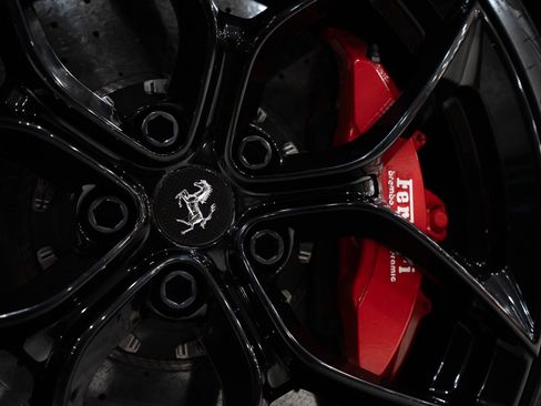 Used 2018 Ferrari GTC4Lusso T image 13