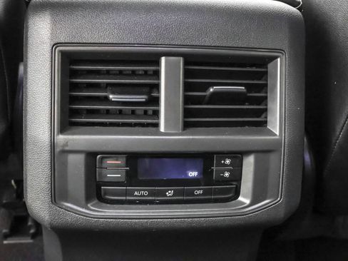Used 2023 Volkswagen Atlas SE AWD/4WD image 38