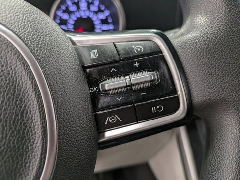 Certified 2022 Kia Carnival LX image 19