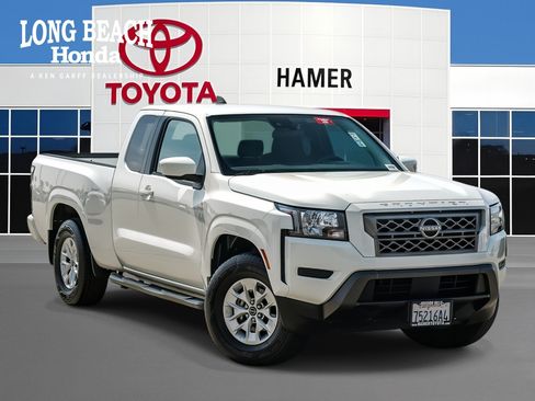 Used 2024 Nissan Frontier SV RWD image 1