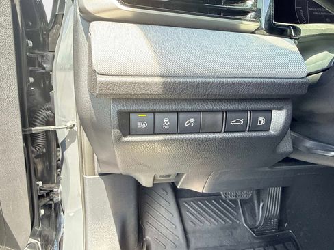 Used 2025 Toyota Camry LE w/ Convenience Package image 30