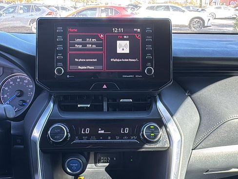 Used 2021 Toyota Venza LE w/ Carpet Mat Package (TMS) image 18