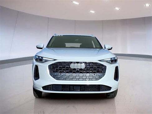 Used 2025 Audi Q5 Premium Plus w/ Premium Plus image 2