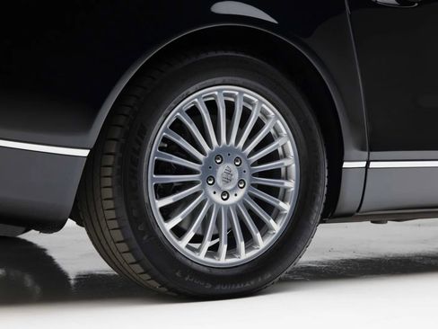 Used 2012 Maybach 62 RWD image 34