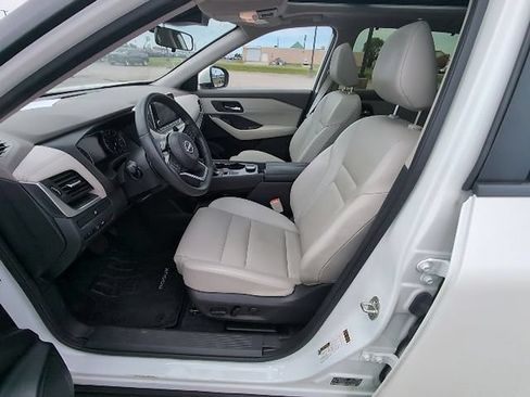 Used 2023 Nissan Rogue SV w/ SV Premium B Package AWD/4WD image 12