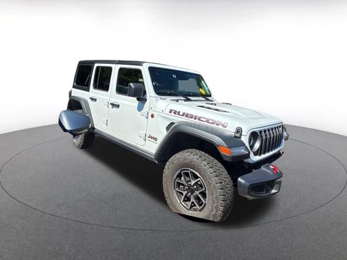 Used 2025 Jeep Wrangler Unlimited Rubicon AWD/4WD image 2
