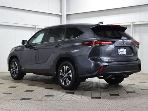 Used 2024 Toyota Highlander XLE image 6