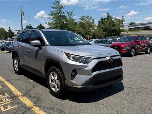 Used 2020 Toyota RAV4 XLE w/ Convenience Package FWD image 3