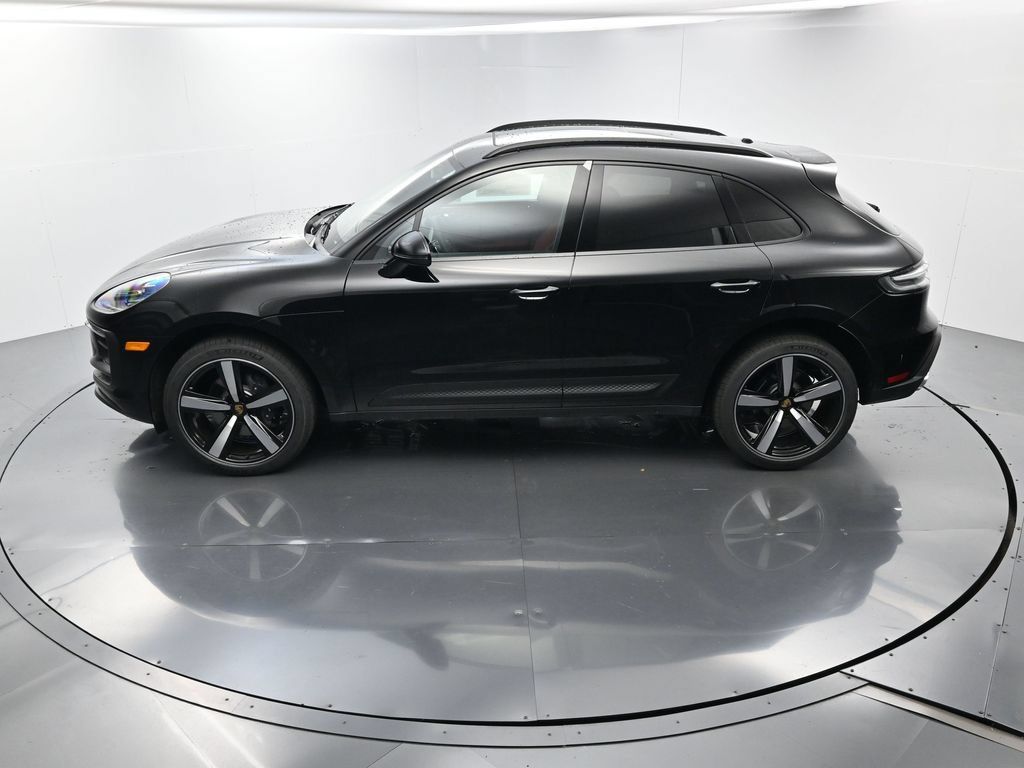 Certified 2026 Porsche Macan AWD/4WD image 32