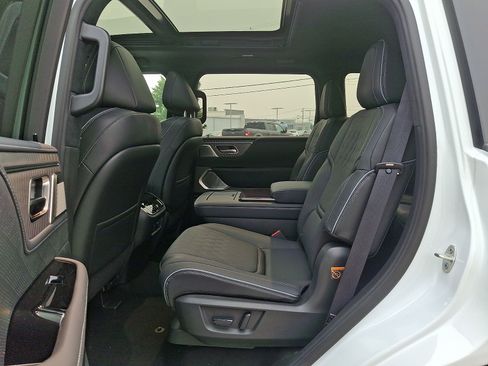 New 2027 INFINITI QX80 Autograph w/ Premium Cargo Package AWD/4WD image 7