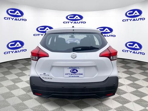 Used 2020 Nissan Kicks S image 4