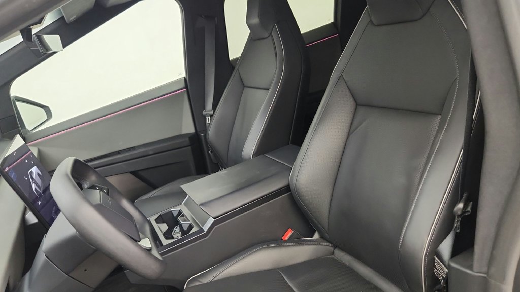 Used 2024 Tesla Cybertruck AWD Crew Cab image 14