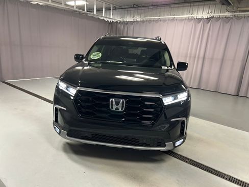 Used 2025 Honda Pilot Elite image 2