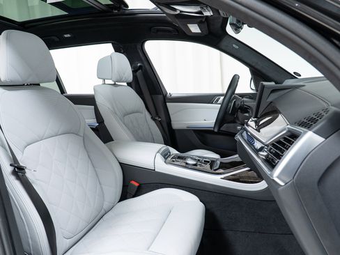 Certified 2024 BMW X7 xDrive40i w/ Executive Package image 22