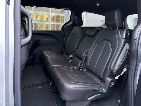 New 2026 Chrysler Pacifica Select w/ S Appearance Package image 7