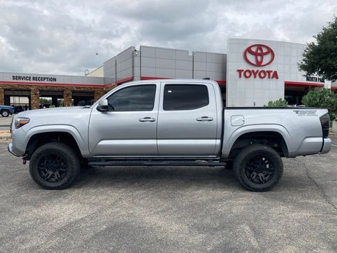 Used 2022 Toyota Tacoma SR AWD/4WD image 7