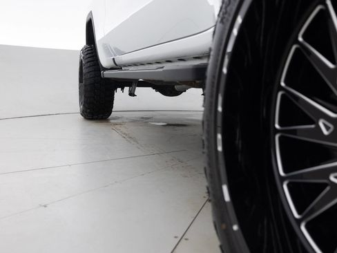 Used 2020 GMC Sierra 1500 Elevation image 21