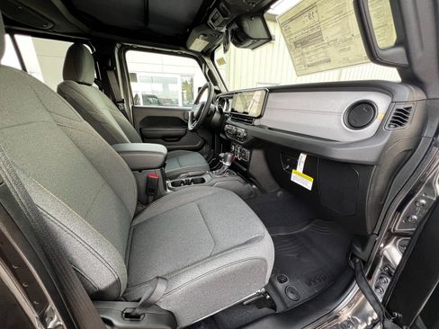 New 2025 Jeep Gladiator Sport image 19