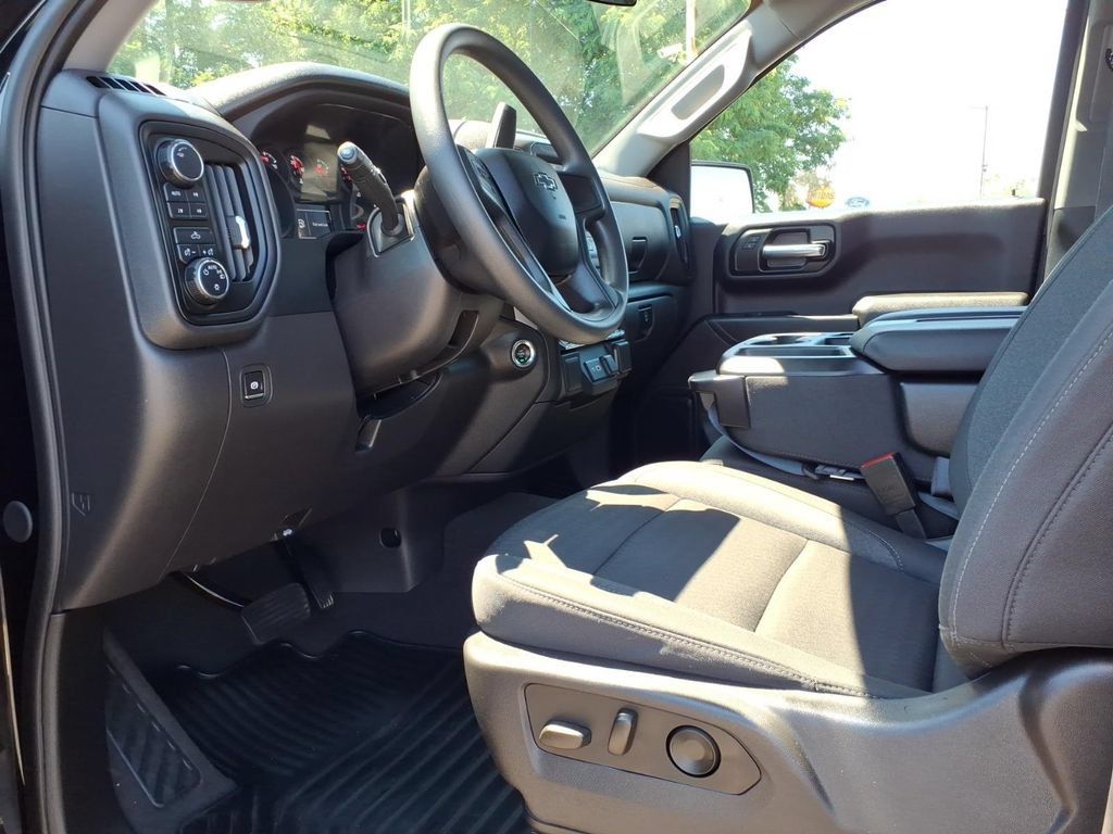 Used 2024 Chevrolet Silverado 1500 Custom Trail Boss w/ Turbomax Blackout Package AWD/4WD image 13