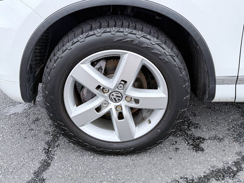 Used 2013 Volkswagen Touareg TDI AWD/4WD image 39
