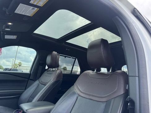Used 2023 Ford Explorer Platinum w/ Technology Package AWD/4WD image 20