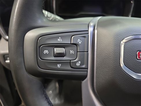 Certified 2025 GMC Sierra 1500 SLT image 17