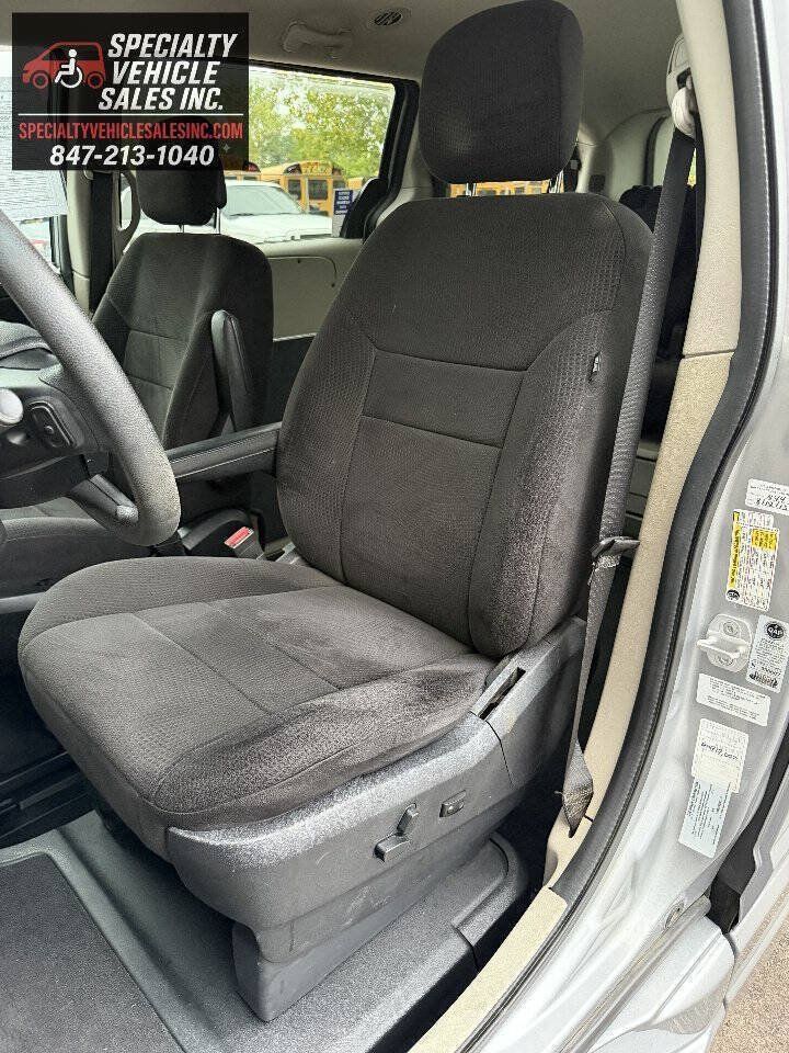 Used 2013 Dodge Grand Caravan SXT FWD image 36