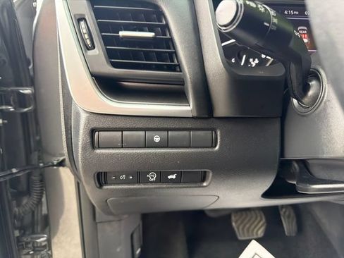 Used 2024 Nissan Rogue SV FWD image 26