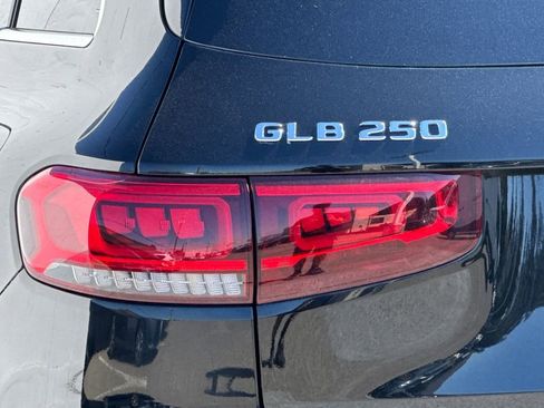 Used 2021 Mercedes-Benz GLB 250 4MATIC image 25