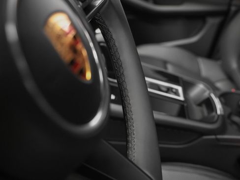 Certified 2026 Porsche Macan AWD/4WD image 29