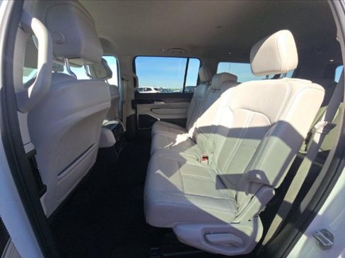 Used 2024 Jeep Wagoneer L Series II w/ Flexible Seating Group image 5