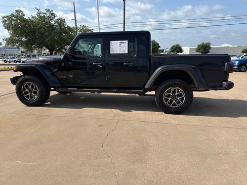 Used 2024 Jeep Gladiator Rubicon AWD/4WD image 4