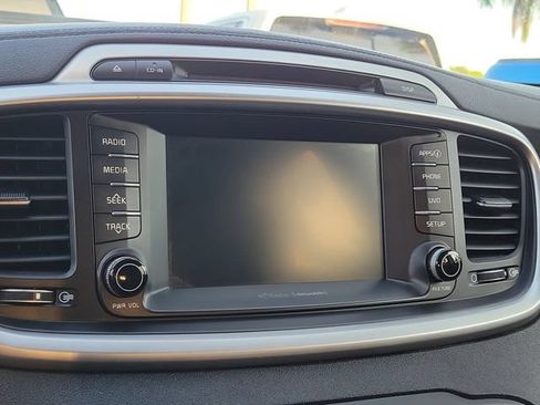Used 2018 Kia Sorento FWD image 23