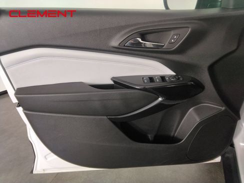 Used 2025 Chevrolet Trax LT w/ LT Convenience Package FWD image 23
