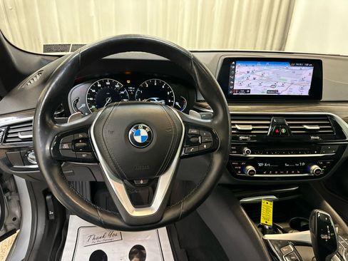 Used 2019 BMW 530i xDrive w/ Convenience Package image 3