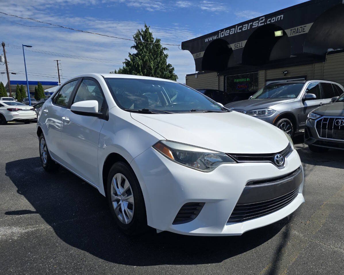 Used 2015 Toyota Corolla LE FWD image 1