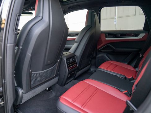 Certified 2026 Porsche Cayenne image 22