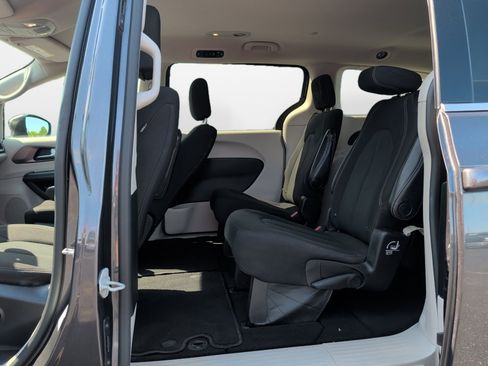 Used 2023 Chrysler Voyager LX FWD image 16