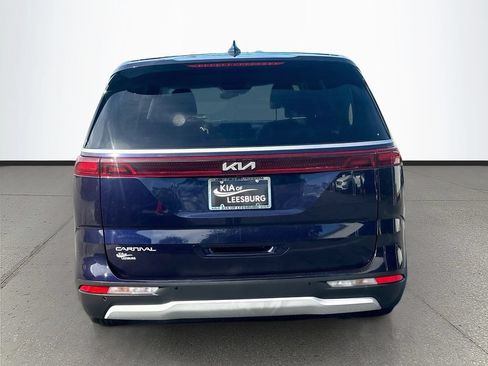 Used 2023 Kia Carnival LX FWD image 6