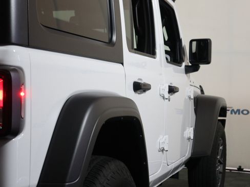 Used 2025 Jeep Wrangler Unlimited Sport AWD/4WD image 5