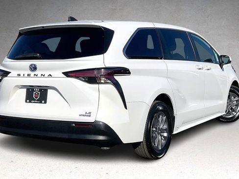 Used 2024 Toyota Sienna LE image 35