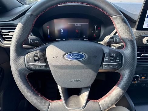 Used 2025 Ford Escape ST-Line Select AWD/4WD image 10